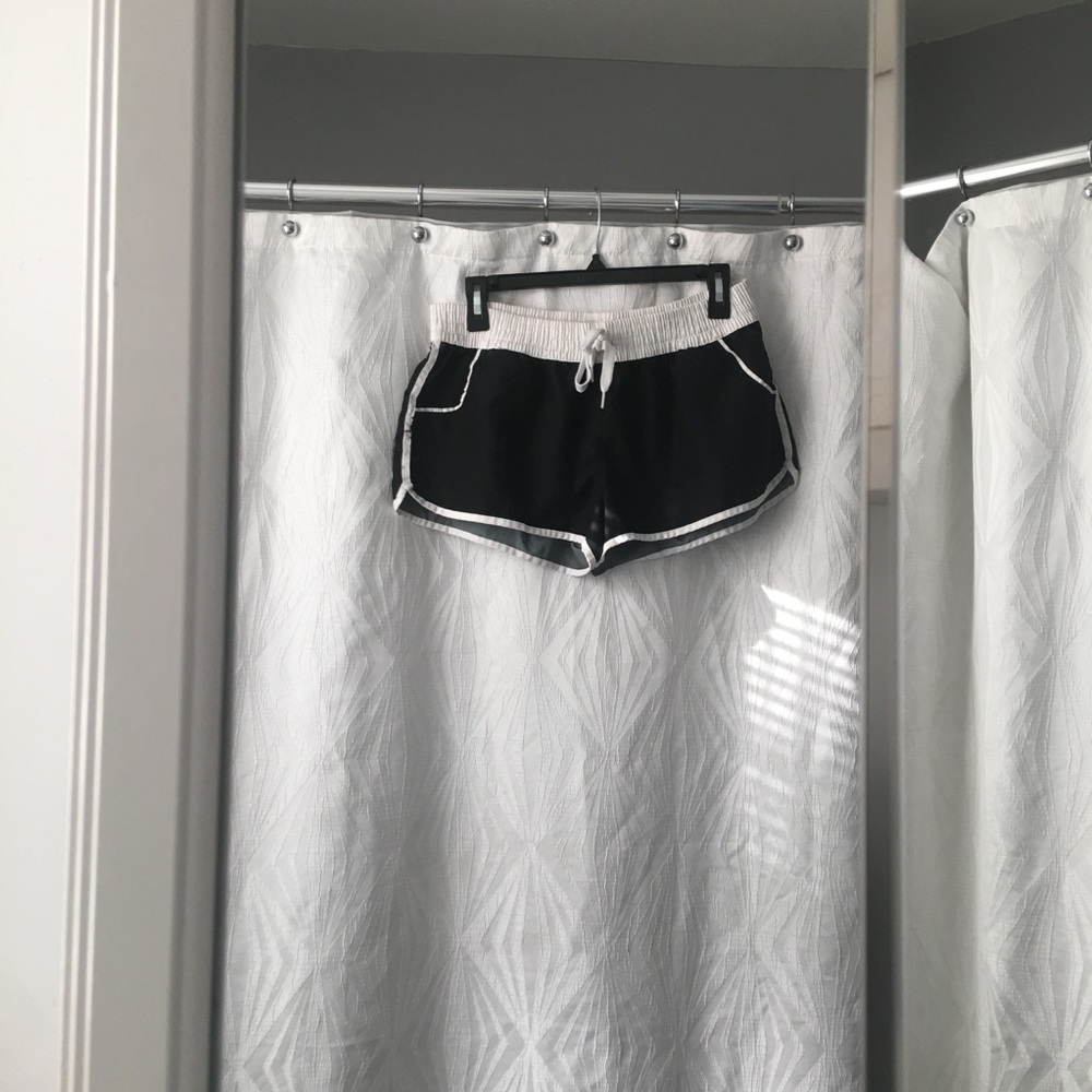 Black and white gym shorts❤️